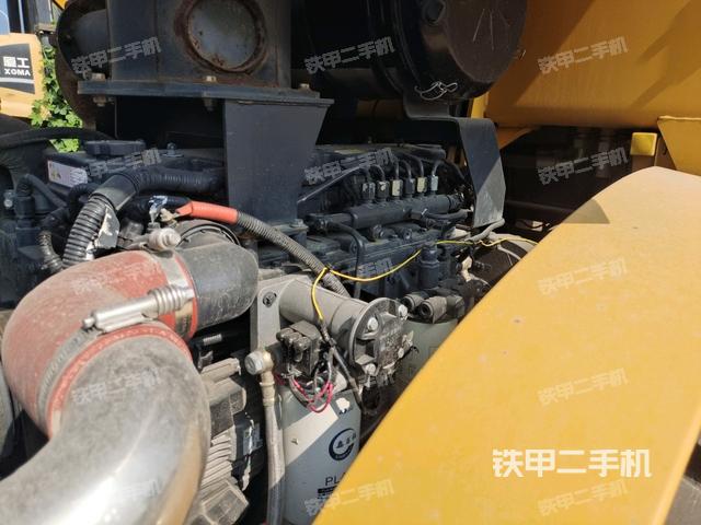 發(fā)動機(jī)艙全景（壓路機(jī)發(fā)動機(jī)艙）