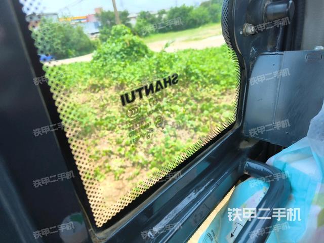 驾驶室外顶全景（压路机驾驶室）