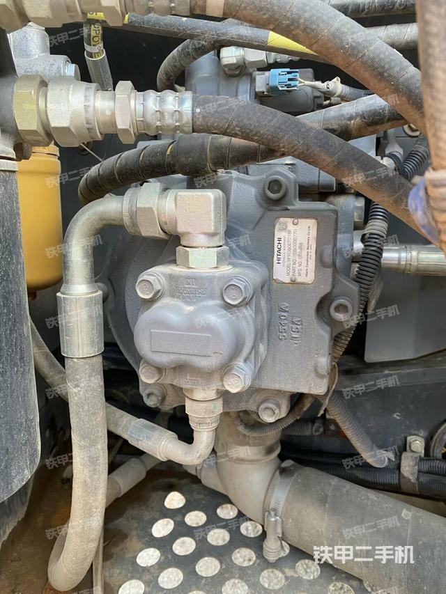 液压泵斜45 左（大件舱室）