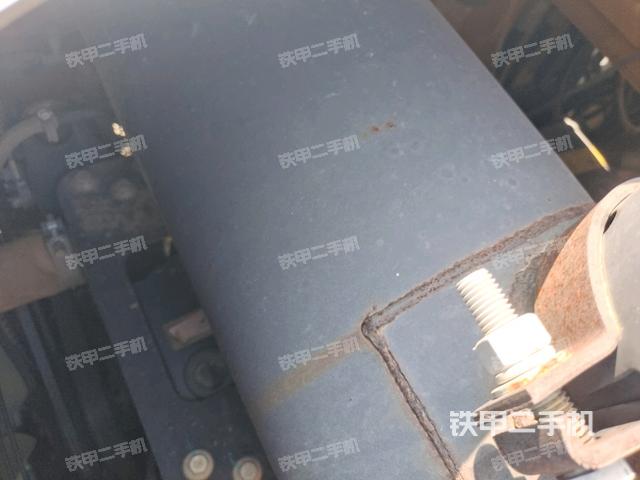 發(fā)動機右側(cè)全景（壓路機發(fā)動機艙）