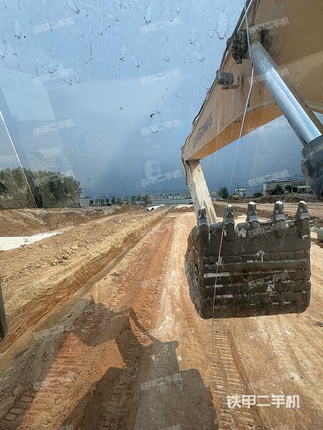 驾驶室整体（整机外观）