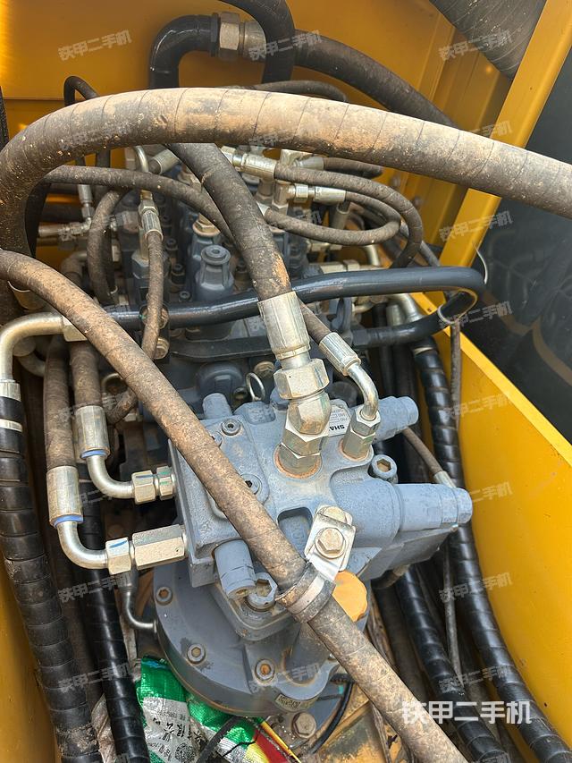 回轉(zhuǎn)馬達和主控閥（整機外觀）