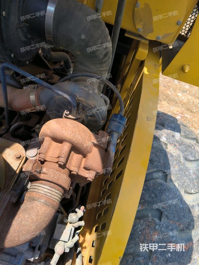 分动箱或变速箱（压路机发动机舱）