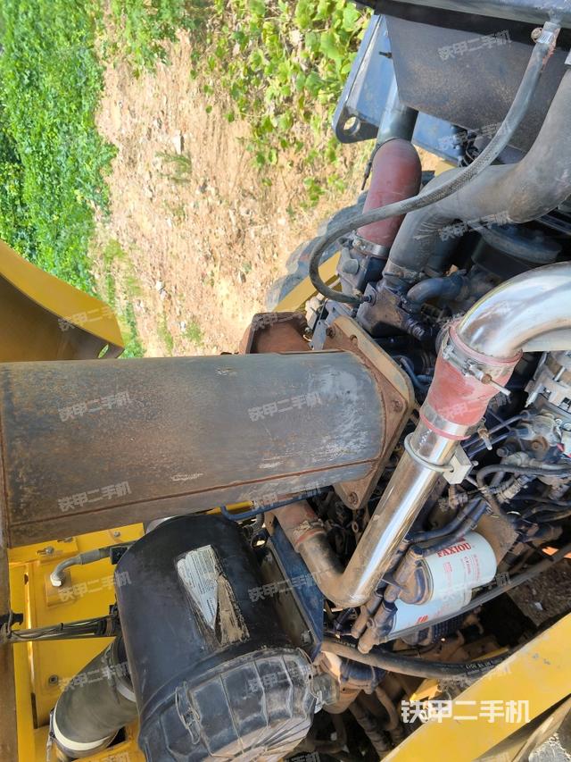 散热器全景（压路机发动机舱）