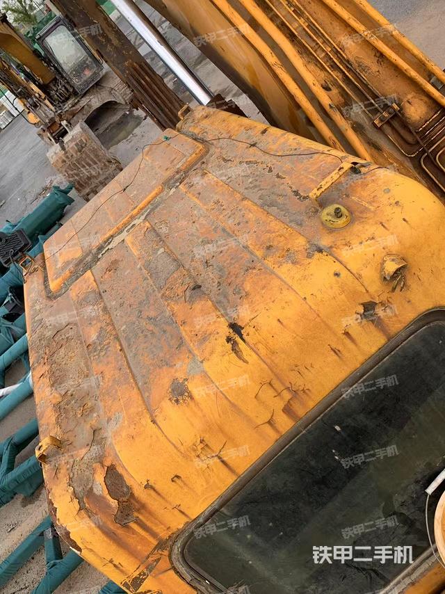 驾驶室顶部（整机外观）