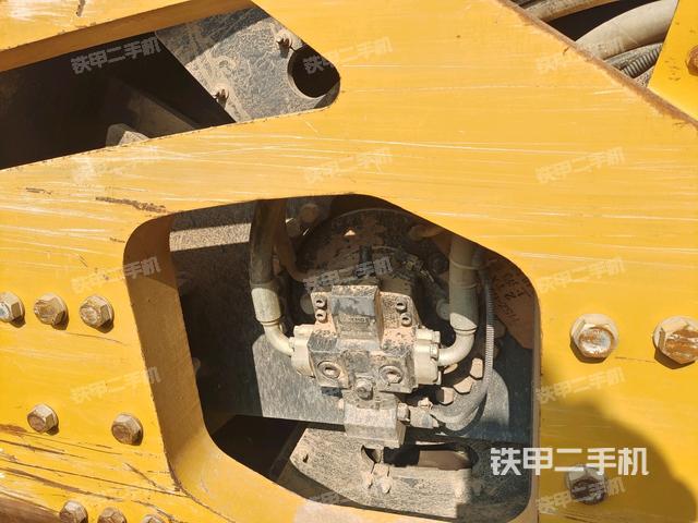 前輪右側(cè)減震塊連接及部件（壓路機前后車架）