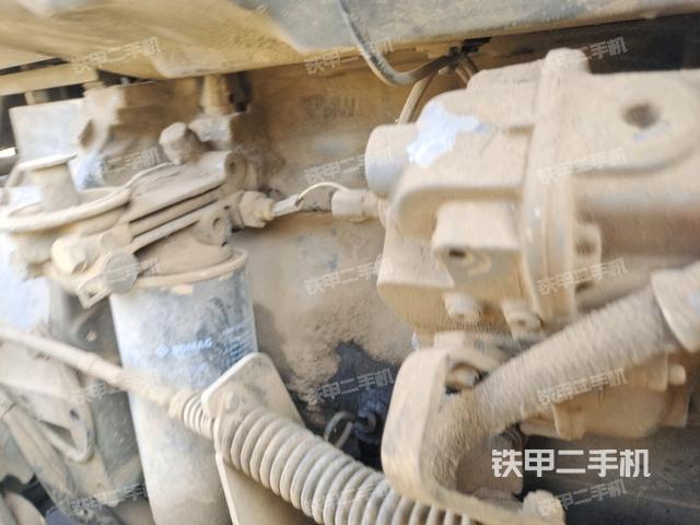 发动机左侧全景（压路机发动机舱）