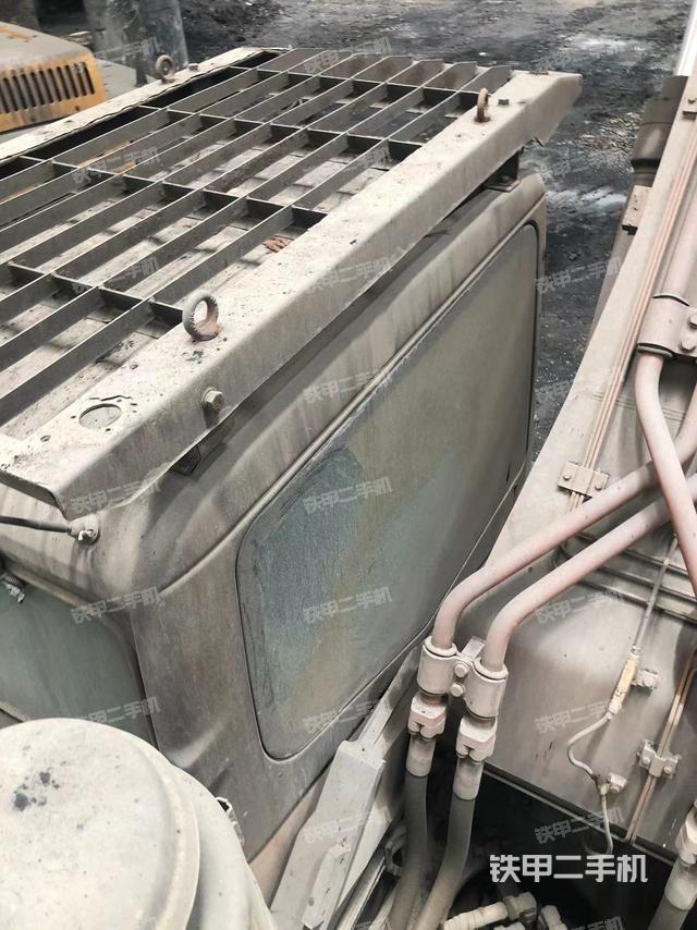 驾驶室顶部（整机外观）