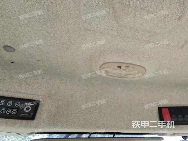 駕駛室側(cè)向上照全景（壓路機(jī)駕駛室）