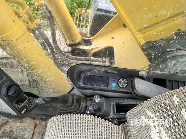 座椅右侧控制台/钥匙门/油门/含右手柄（驾驶室部分）