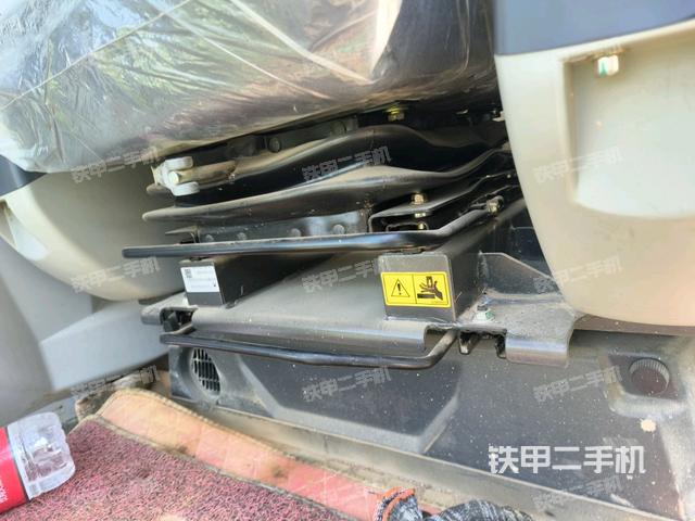 座椅右侧控制台/钥匙门/油门/含右手柄（驾驶室部分）