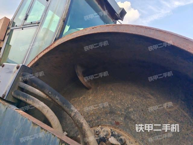 前車架正右側(cè)（壓路機(jī)前后車架）