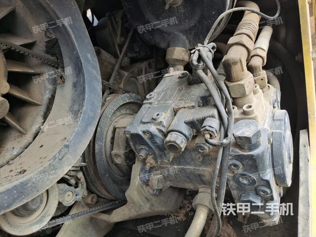 发动机舱全景（压路机发动机舱）