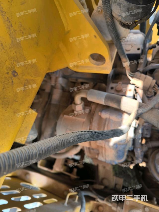 发动机舱全景（压路机发动机舱）