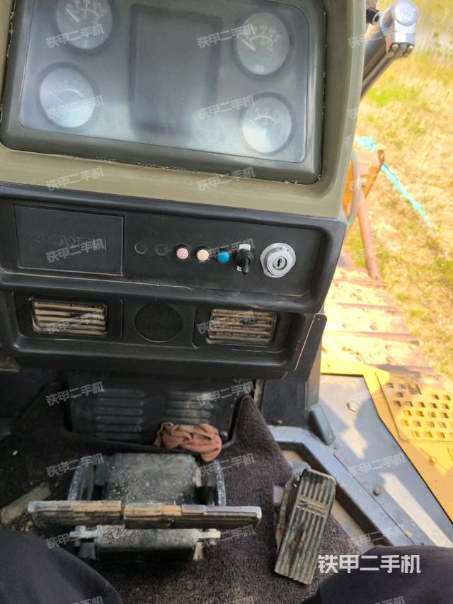 玻璃角標(biāo)（推土機(jī)駕駛室）