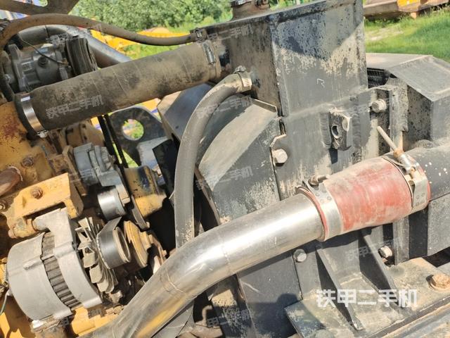 分動(dòng)箱或變速箱（壓路機(jī)發(fā)動(dòng)機(jī)艙）