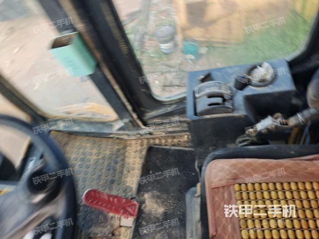 儀表盤(pán)全景（壓路機(jī)駕駛室）