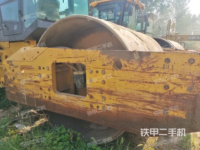 前車架正左側(cè)（壓路機(jī)前后車架）