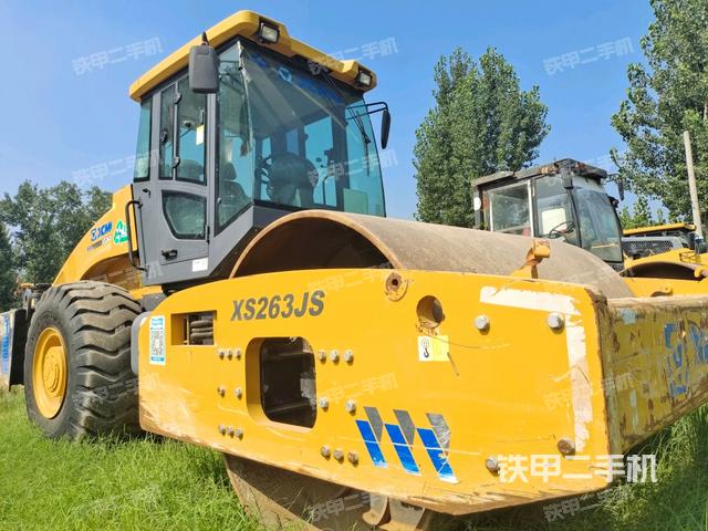 右前45°（壓路機(jī)整機(jī)外觀）