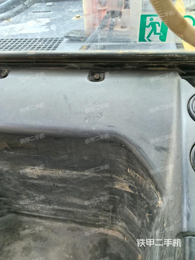 后窗玻璃角标（驾驶室部分）