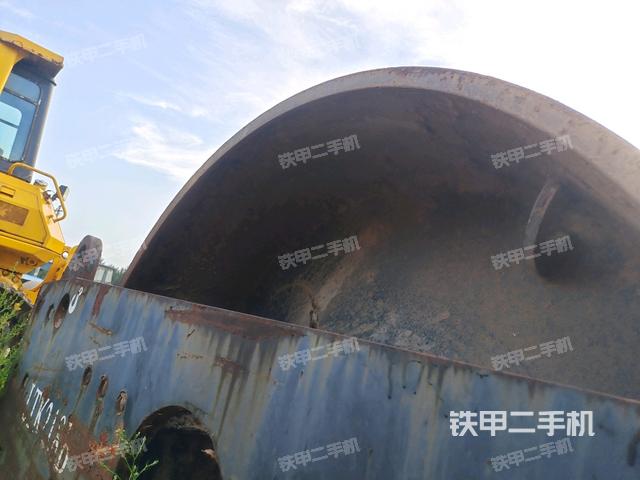 前輪右側(cè)減震塊連接及部件（壓路機(jī)前后車架）