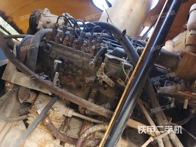 發(fā)動(dòng)機(jī)艙全景（壓路機(jī)發(fā)動(dòng)機(jī)艙）