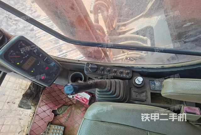 座椅右侧控制台/钥匙门/油门/含右手柄（驾驶室部分）