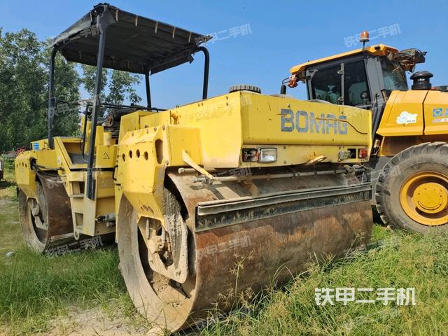 左后45°（压路机整机外观）