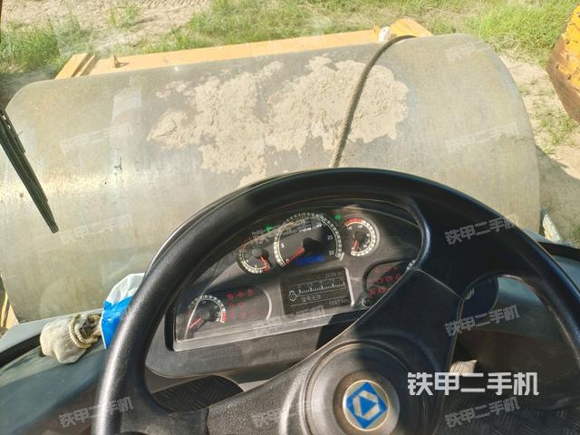 儀表盤全景（壓路機駕駛室）