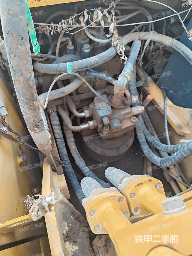 回转马达和主控阀（整机外观）