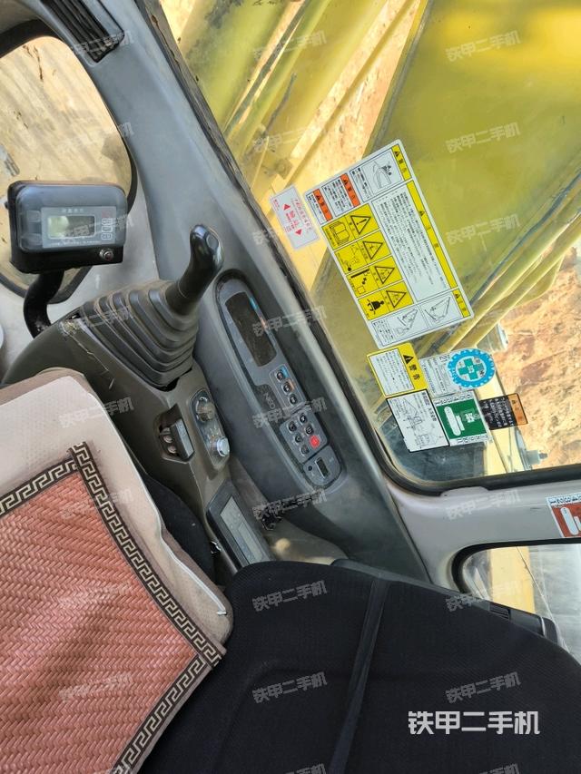 座椅右侧控制台/钥匙门/油门/含右手柄（驾驶室部分）