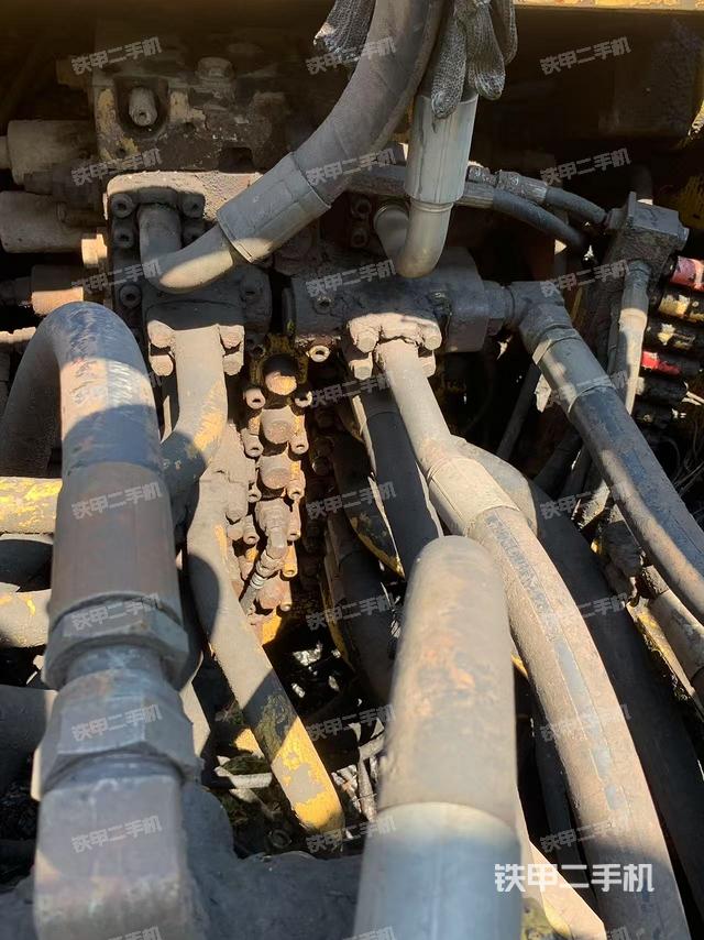 回轉(zhuǎn)馬達和主控閥（整機外觀）