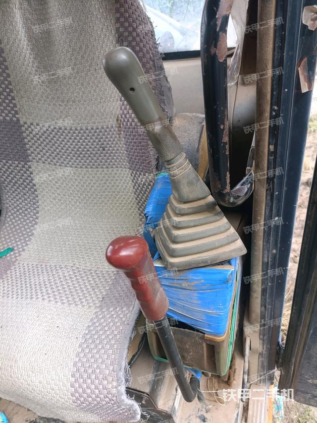 座椅左侧控制台/音响/含左手柄（驾驶室部分）