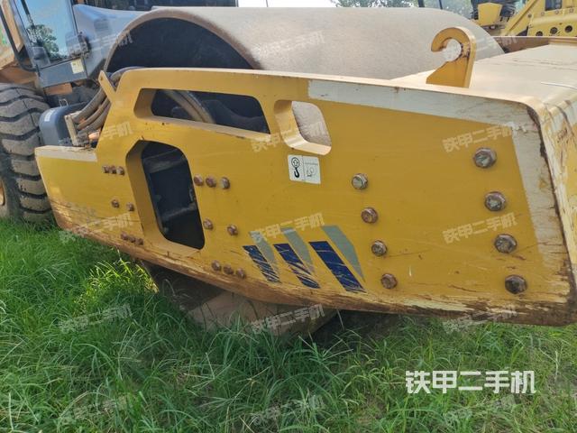 前车架正左侧（压路机前后车架）