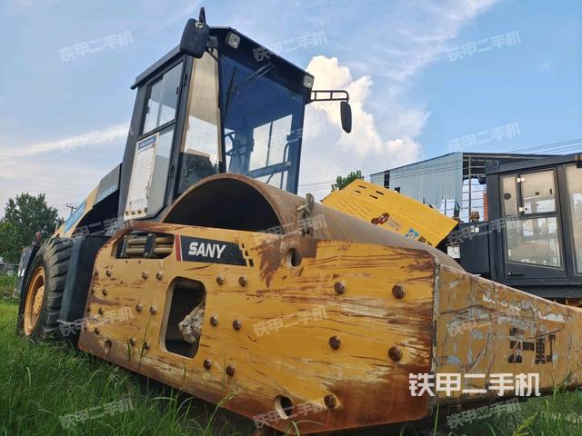 右前45°（压路机整机外观）