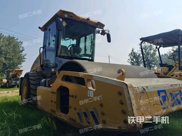 右前45°（压路机整机外观）