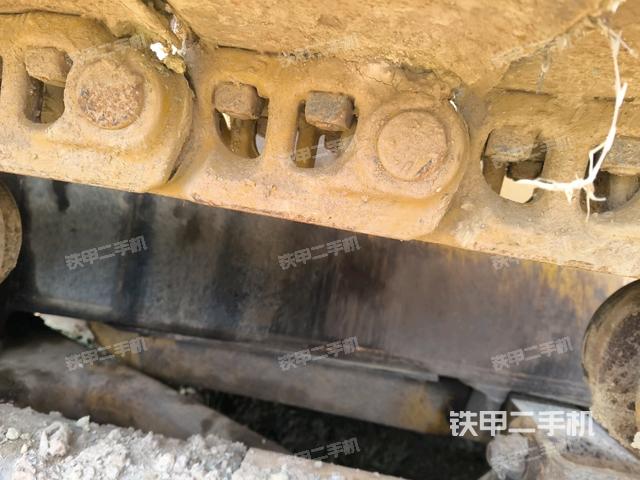 右側(cè)履帶全景（推土機(jī)底盤及工作裝置）