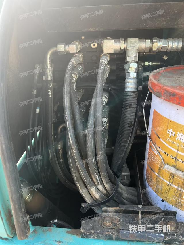 回转马达和主控阀（整机外观）