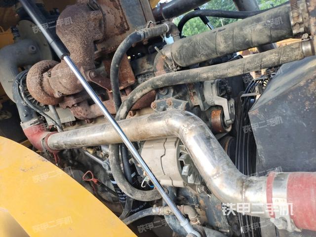 發(fā)動(dòng)機(jī)艙全景（壓路機(jī)發(fā)動(dòng)機(jī)艙）