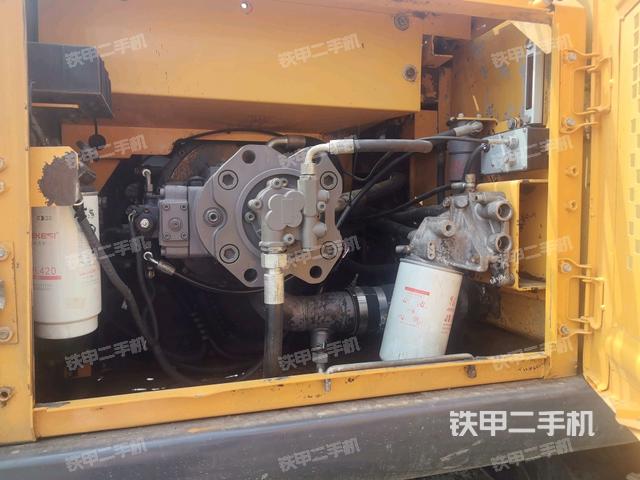 液压泵舱室正面整体(整机外观) 液压泵舱室正面整体(整机外观)
