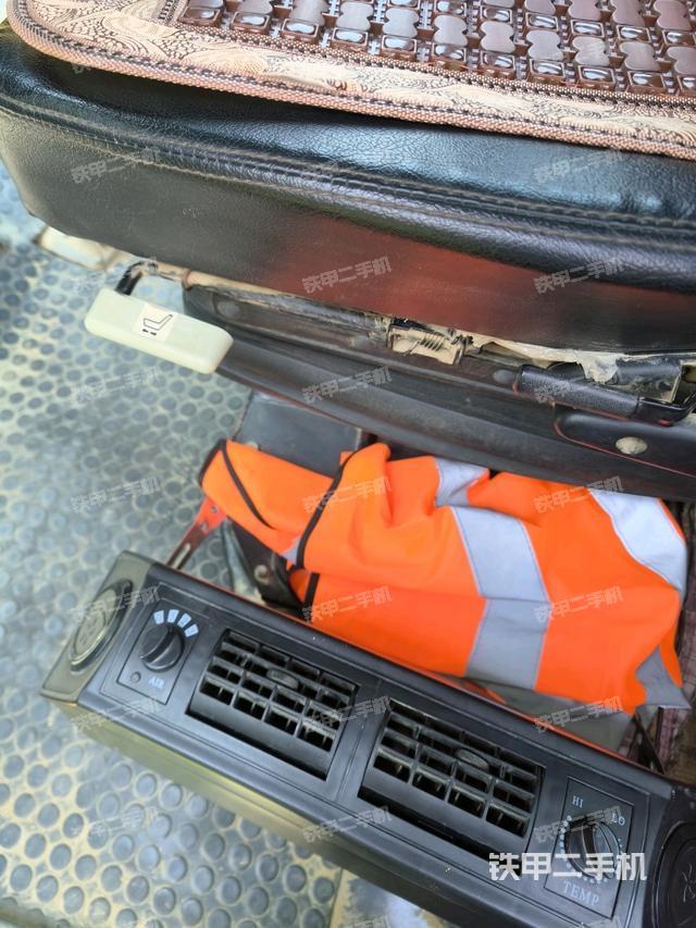 儀表盤全景（壓路機(jī)駕駛室）