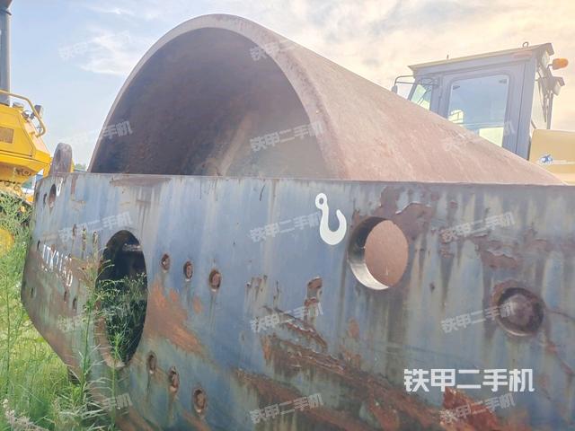 正后側(cè)（壓路機(jī)前后車架）