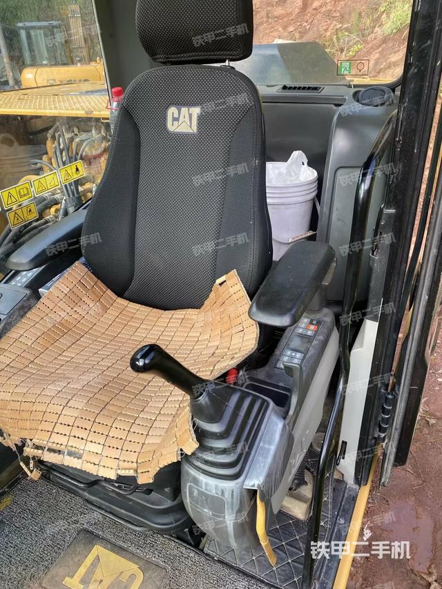 座椅左侧控制台/音响/含左手柄（驾驶室部分）