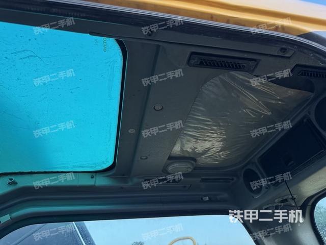 駕駛室頂部（整機外觀）