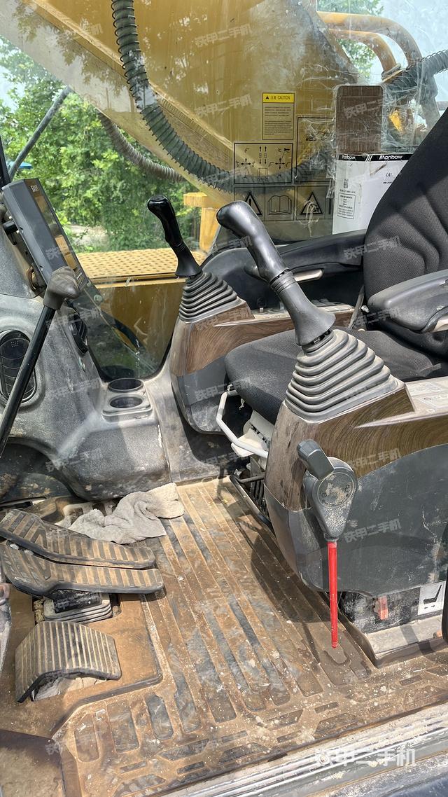 駕駛室整體（整機外觀）