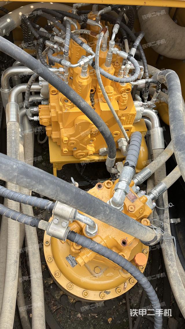 回轉(zhuǎn)馬達和主控閥（整機外觀）