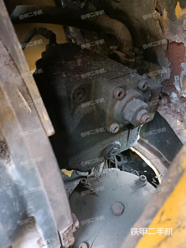 液壓泵艙室正面整體（整機(jī)外觀）