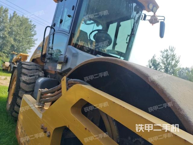 前车架正右侧（压路机前后车架）