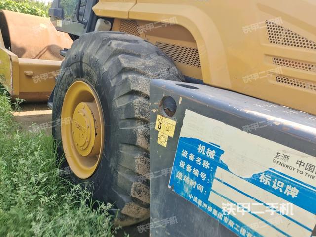 前輪右側(cè)減震塊連接及部件（壓路機前后車架）