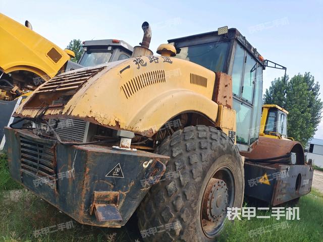 右后45°（壓路機(jī)整機(jī)外觀）